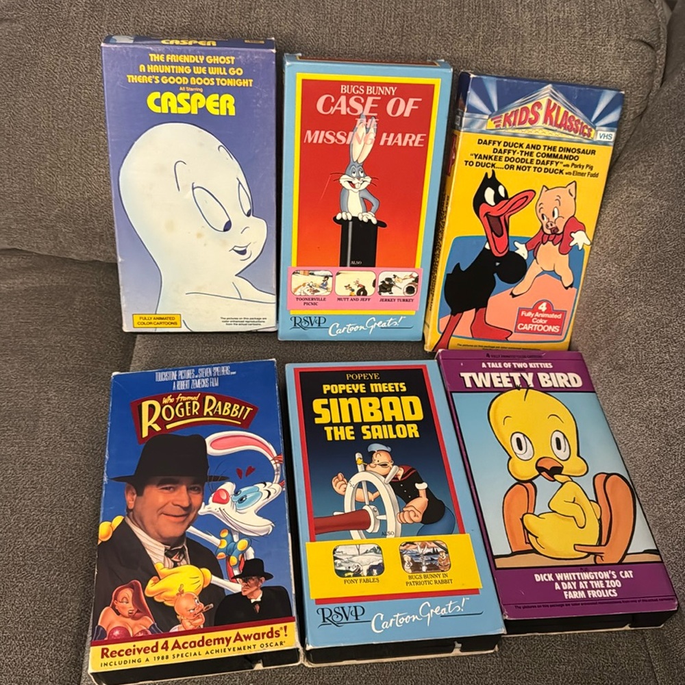 VHS Tapes - Bugs Bunny, Casper, Daffy Duck, Tweety Bird, Roger Rabbit, etc